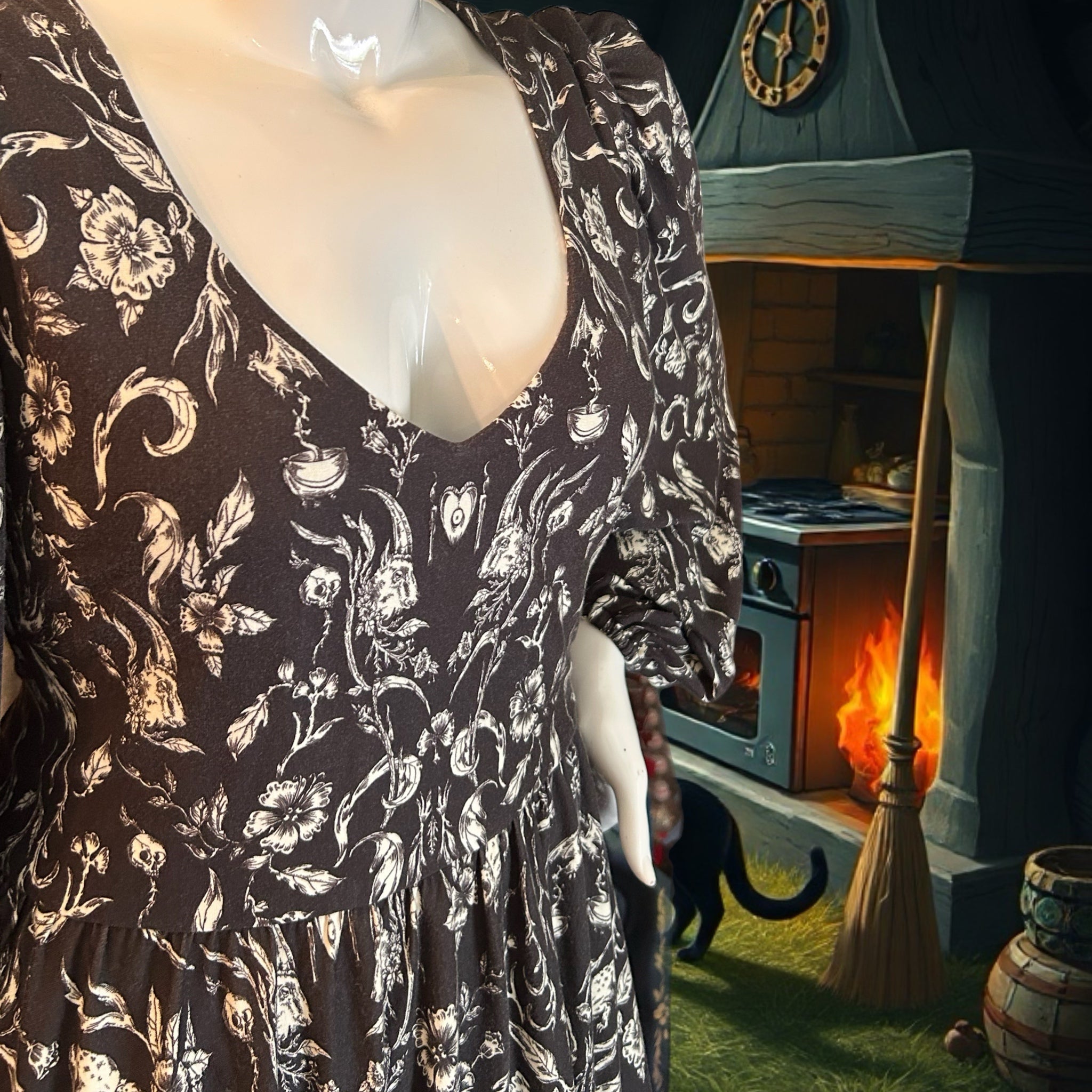 La Femme En Noir Vixen Dark Forest Dress in Cottage Witch Toile Print Size 3X