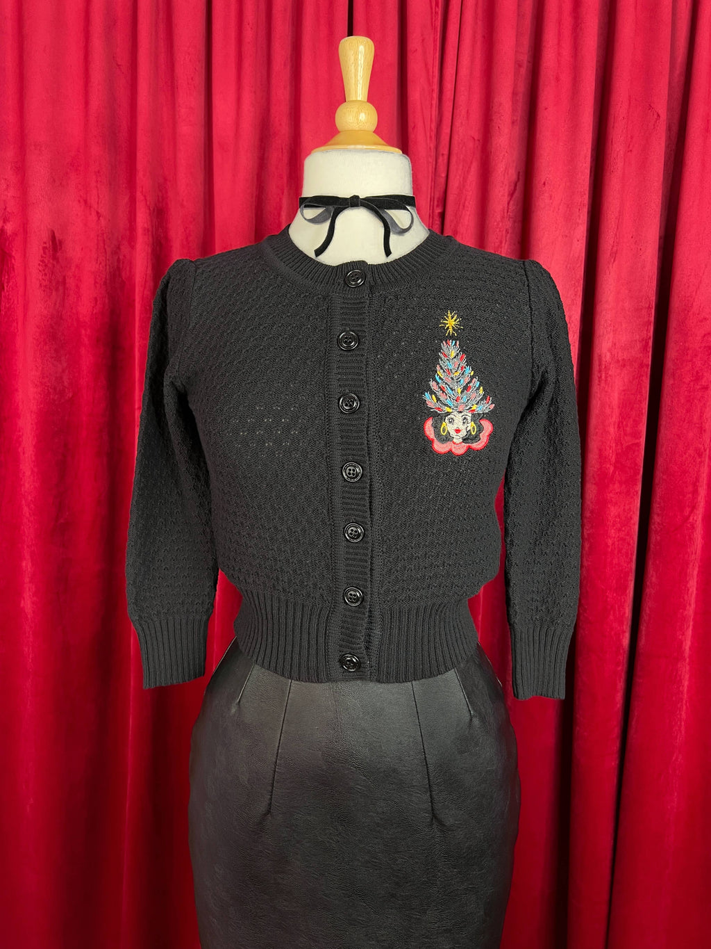 Kitschmas Hat  Cropped Cardigan in Black: X-Large